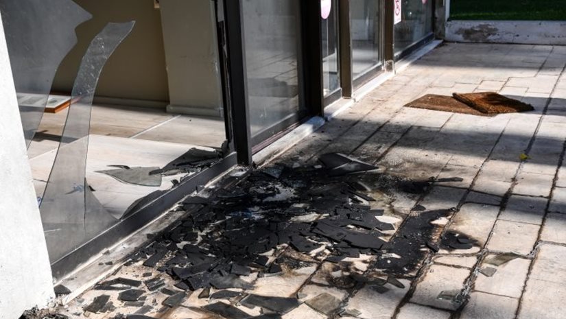 Γκαζάκι έξω από τα γραφεία του site της Ομάδας Αλήθειας στην Παλλήνη