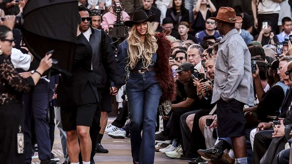 Η Beyoncé είναι πλέον δισεκατομμυριούχος