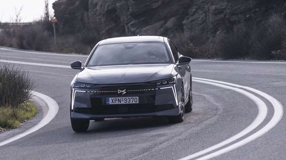 Οδηγούμε DS No4 Hybrid: Η premium επιλογή