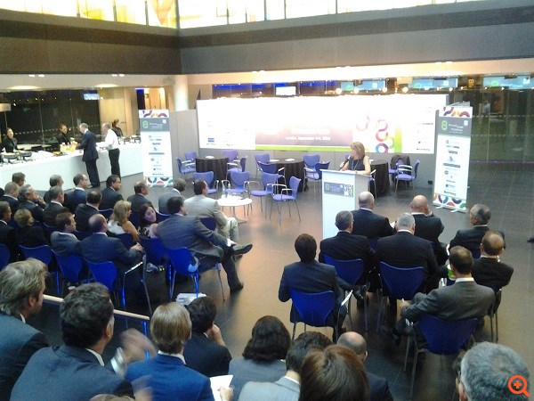 "Η εμπιστοσύνη προς την Ελλάδα αποκαθίσταται"