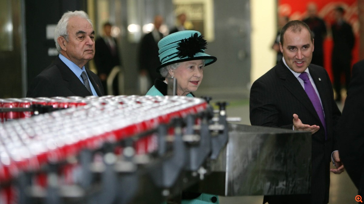 Coca-Cola 3Ε: Επίσκεψη της βασίλισσας Ελισαβέτ στο εργοστάσιο της Β. Ιρλανδίας