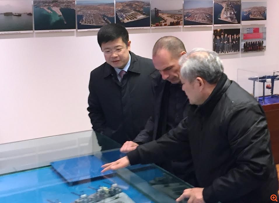 "Ειδική αποστολή" Γ. Βαρουφάκη στην Cosco