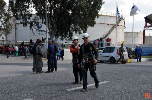 Έσβησε η πυρκαγιά στα ΕΛΠΕ