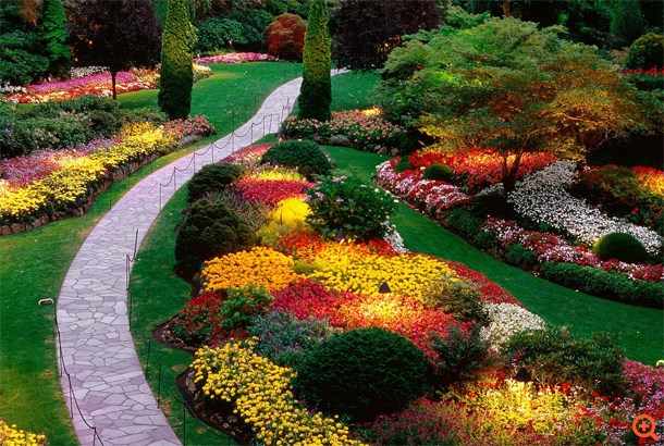 Στο βάθος κήπος